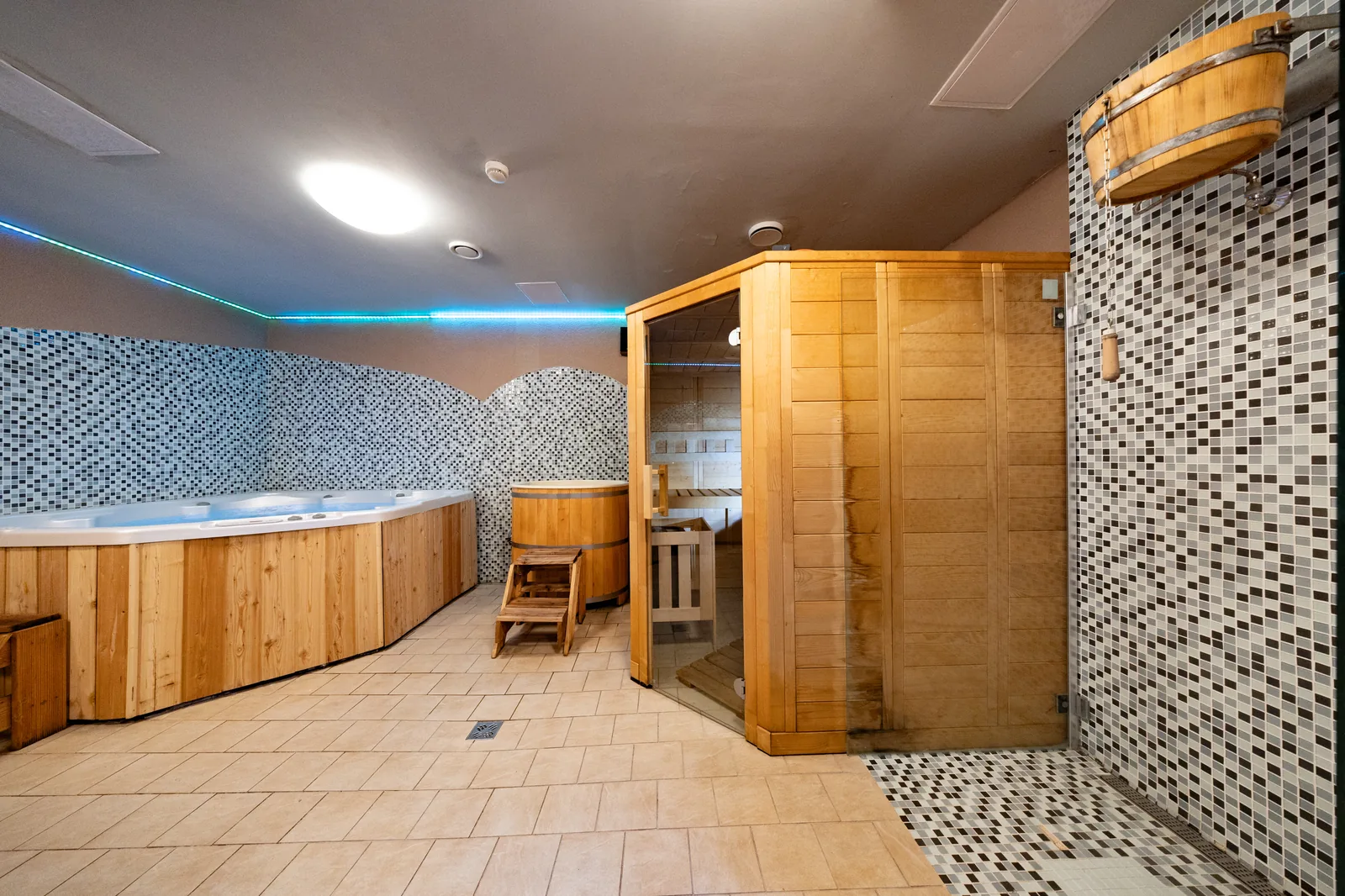 Infra sauna s LED osvetlením v Hoteli Crocus