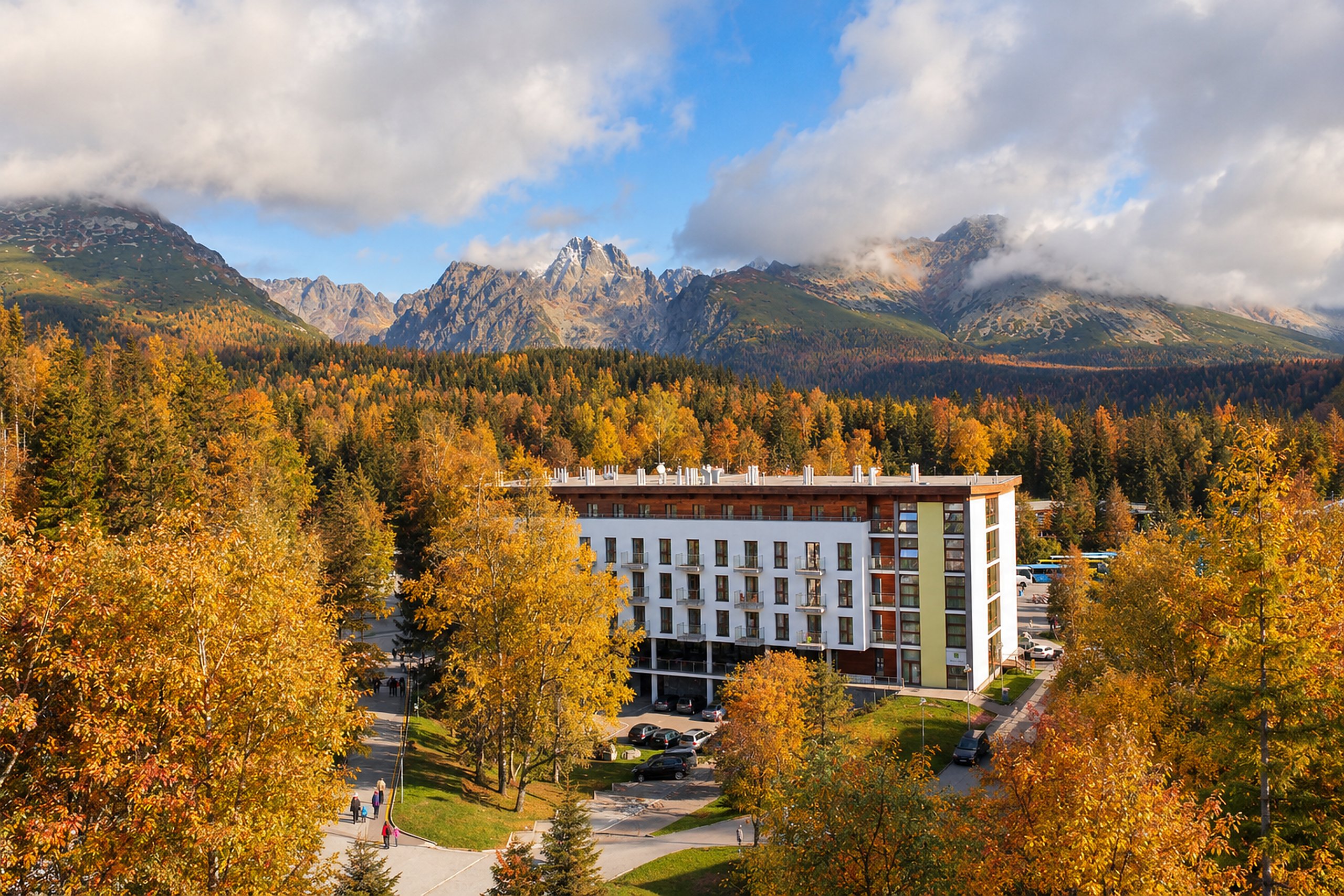 Hotel Crocus **** Štrbské Pleso - jesenný pohľad na hotel a Vysoké Tatry